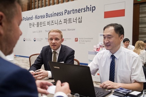 타지에서 한국의 중소기업이 현지 대기업과 사업 기회를 잡을 수 있는 행사 (폴란드 비즈니스 파트너십 2019.6) 썸네일